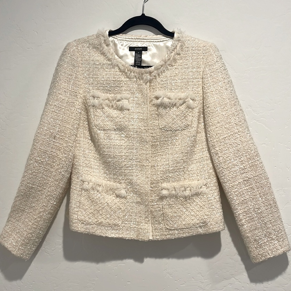 Stunning Off White Alfani Jacket with Shimmer throughout! ✨